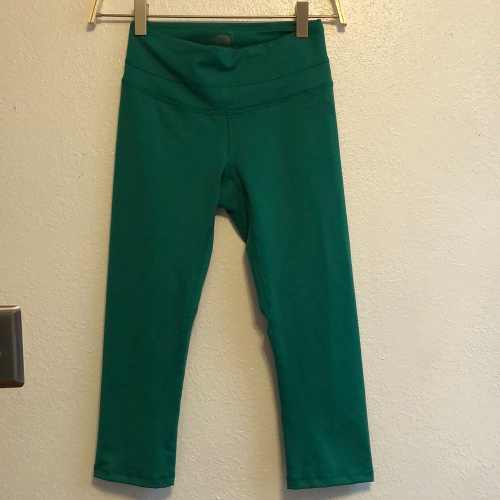 BRAND NEW: The North Face Crop Yoga Pants, Size XS